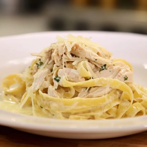 Creamy Chicken Alfredo Crockpot